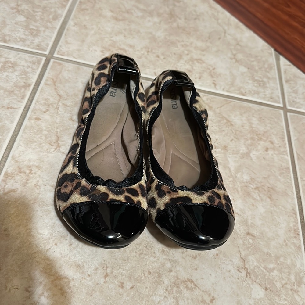 Women flats-shoe